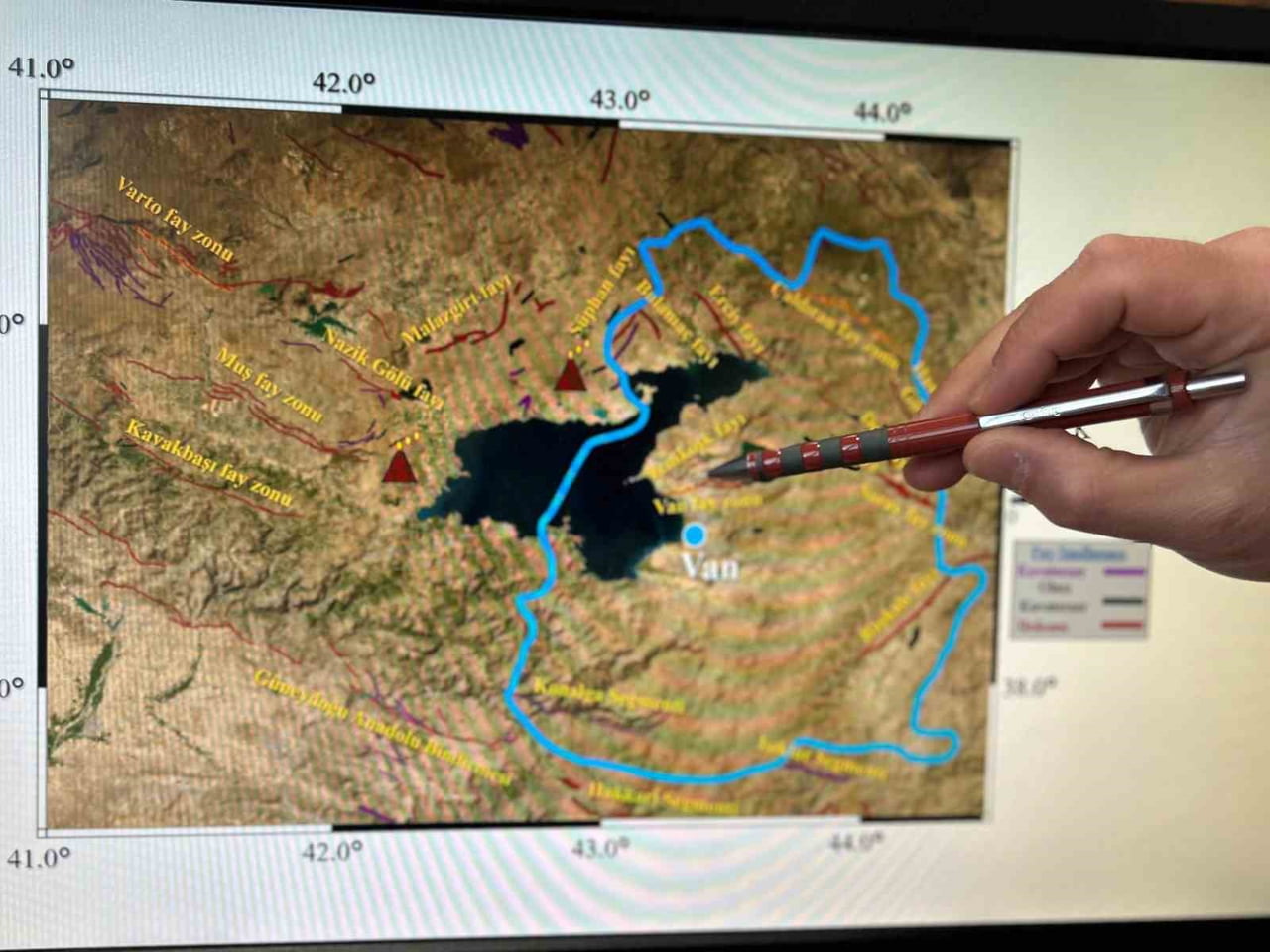 VAN GÖLÜ HAVZASI'NDAKİ FAY HATLARI