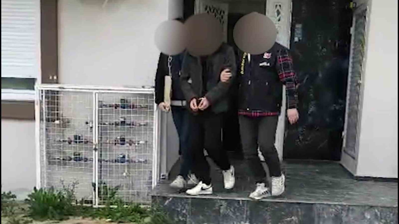 YABANCI TURİSTLERİN KREDİ KARTLARINI KÖTÜ AMAÇLI KULLANAN 4 ŞÜPHELİ YAKALANDI