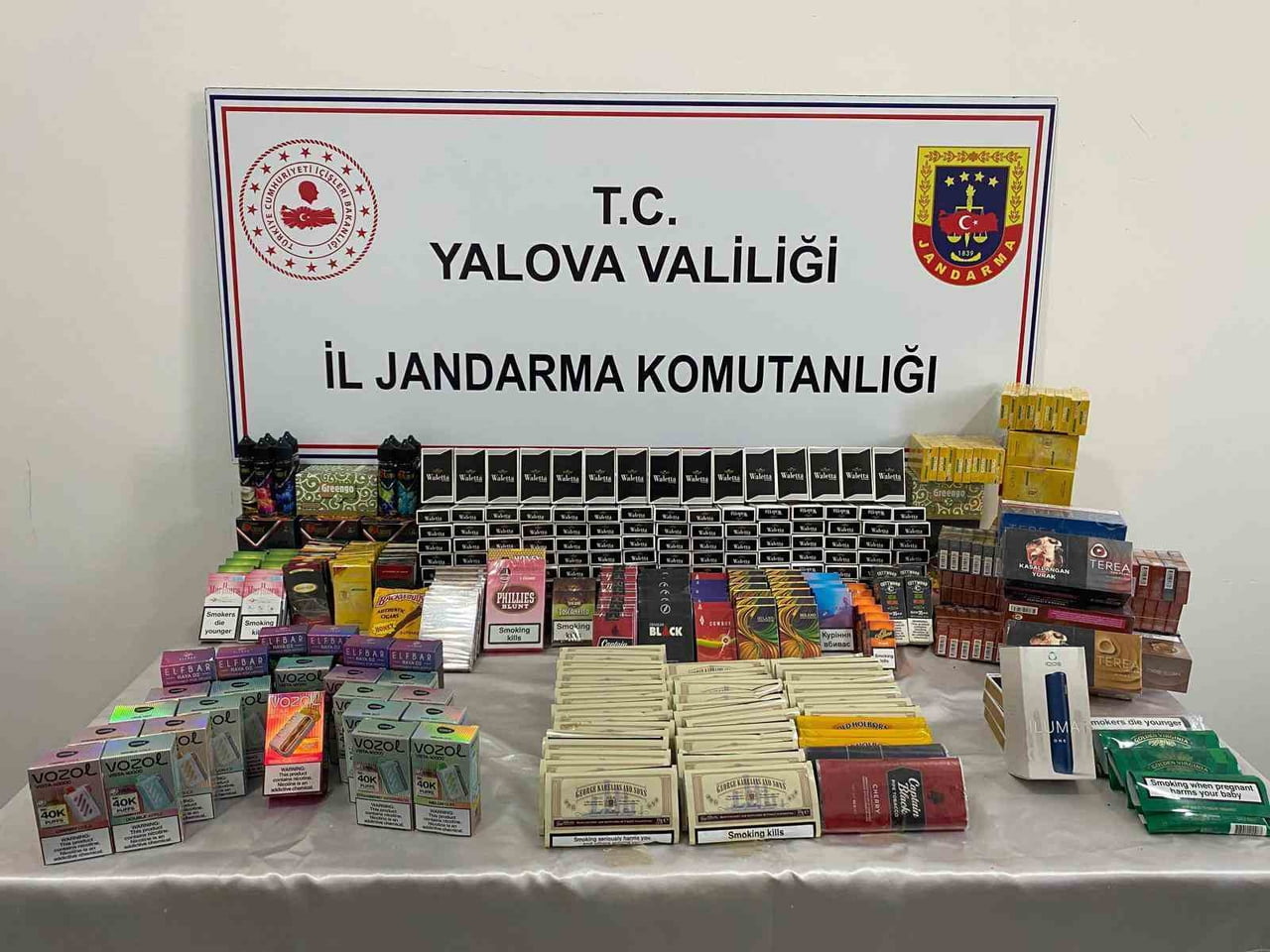 YALOVA’DA JANDARMA TARAFINDAN DÜZENLENEN KAÇAKÇILIK OPERASYONUNDA ÇOK SAYIDA BANDROLSÜZ TÜTÜN...