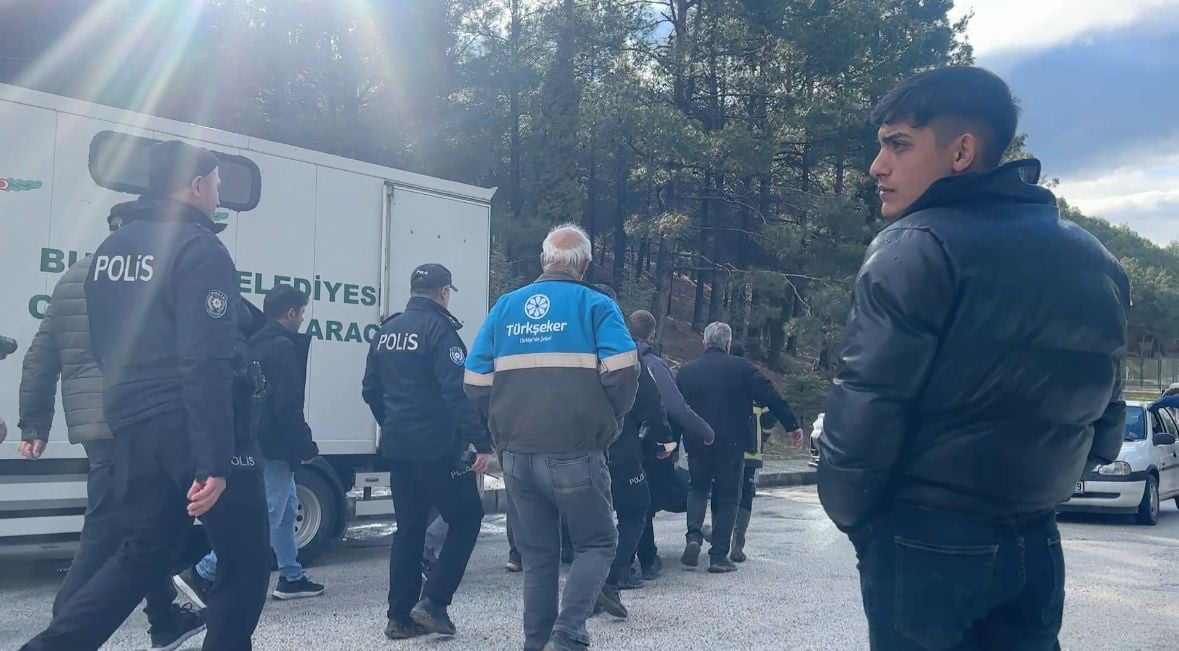 YAPILAN İNCELEMEDE İSMİNİN U.T. (26) OLDUĞU ÖĞRENİLEN GENCİN HAYATINI KAYBETTİĞİ BELİRLENDİ....