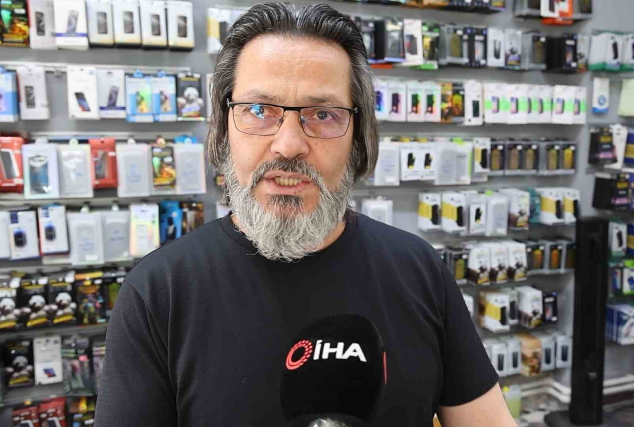 YAŞANAN OLAYI ANLATAN ATİLLA TURAN, "BUGÜN SAAT 12.00 SIRALARINDA BİR VATANDAŞ PİL DEĞİŞİMİ İÇİN...