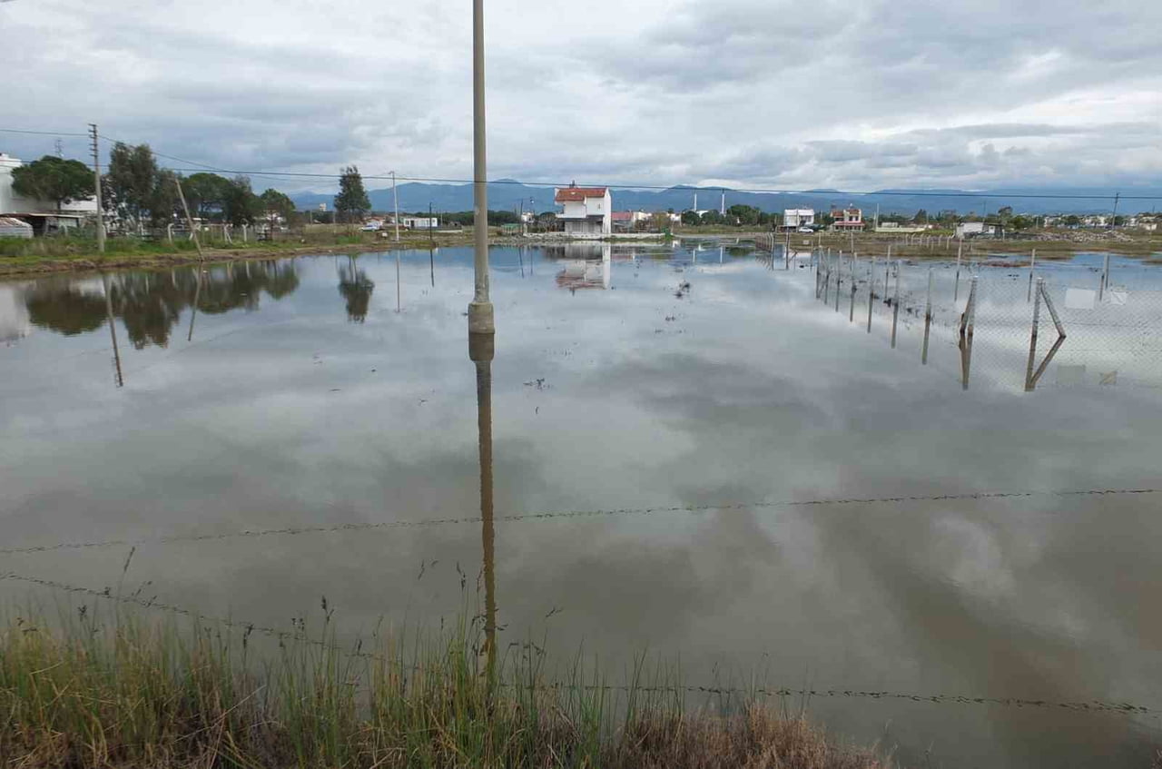 YAZLIKLAR SU İÇİNDE KALDI