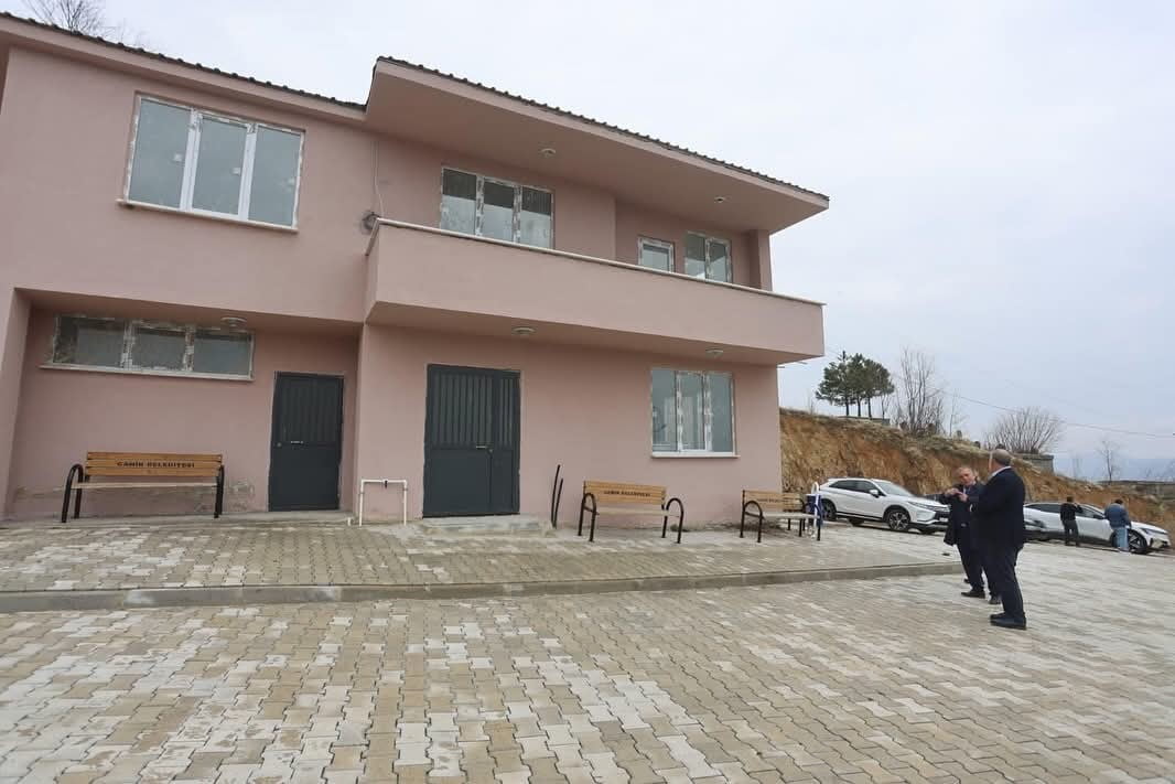 YENİ MAHALLE KONAKLARINI VE SOSYAL TESİSLERİ İLÇEYE KAZANDIRILMAYA DEVAM EDİYOR