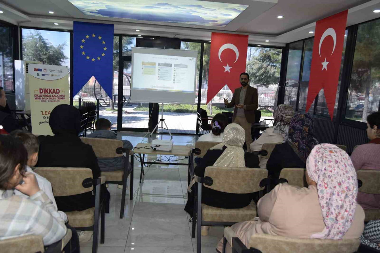 YEREL KALKINMA STRATEJİSİ (LEADER) KAPSAMINDA YAPILAN BİLGİLENDİRME TOPLANTISINA DİCLE KAYMAKAMI...