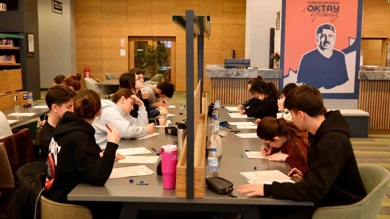 YILDIRIM BELEDİYESİ, ÜNİVERSİTE HAYALİ KURAN ÖĞRENCİLER İÇİN ÜCRETSİZ DENEME SINAVI DÜZENLEDİ....