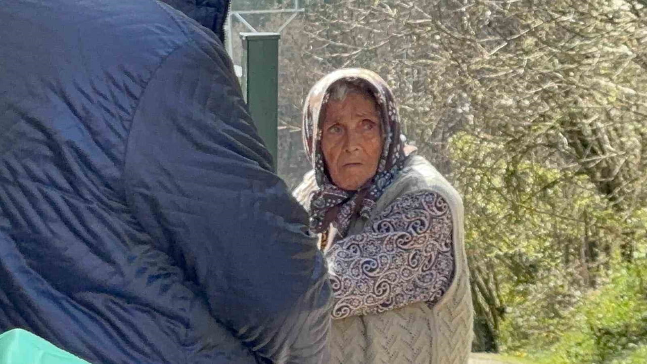 ZİHİNSEL ENGELLİ ANNE NAZİFE KALENDER (76)