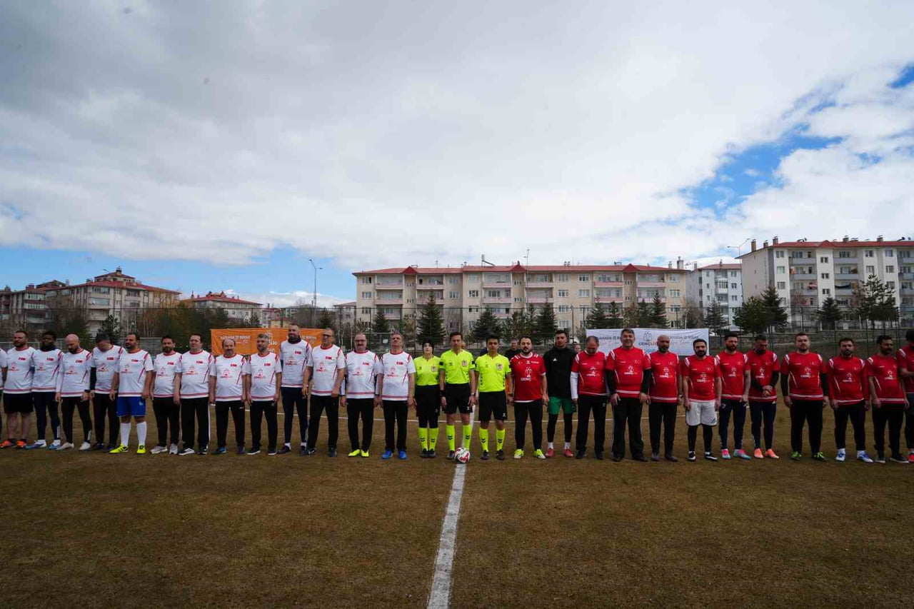 'GENÇLİG LİSELER ARASI FUTBOL TURNUVASI'NIN TANITIM PROGRAMINDA, ERZURUMSPORLU FUTBOLCULAR, KENTİN...