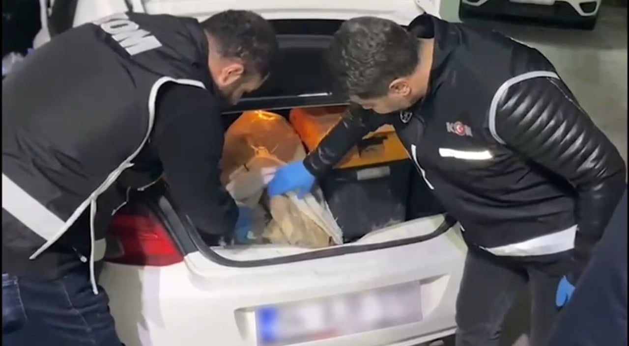 2 BİN YILLIK HEYKEL ELE GEÇİRİLDİ