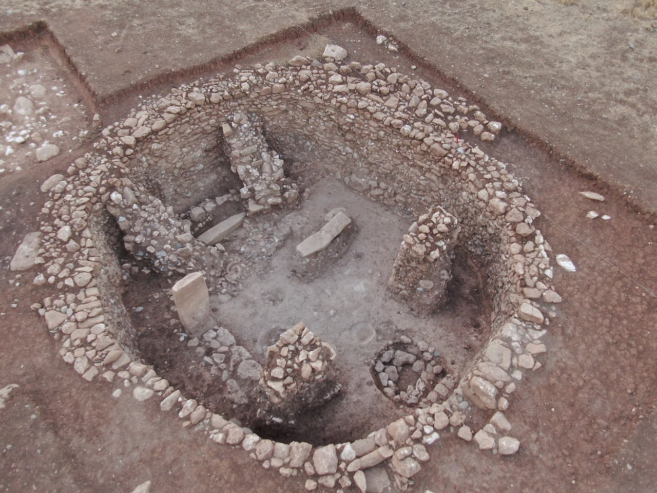 2025 YILI İTİBARIYLA "CUMHURBAŞKANLIĞI KARARLI KAZI" STATÜSÜNE ALINAN KAZILARIN BAŞKANLIĞINI DOÇ....