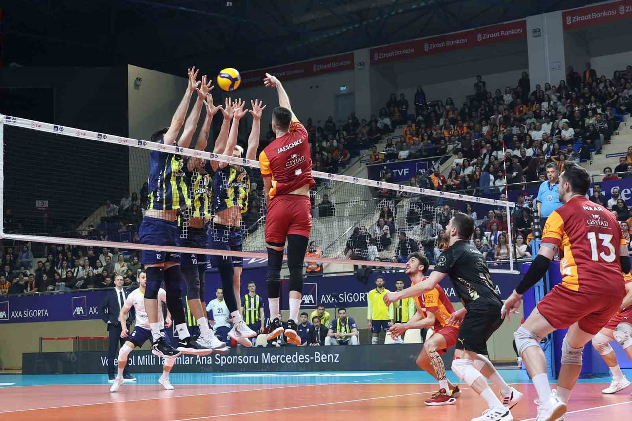 2026 ERKEKLER AXA SİGORTA KUPA VOLEY YARI FİNAL MAÇINDA GALATASARAY, FENERBAHÇE'Yİ 3-1 MAĞLUP...