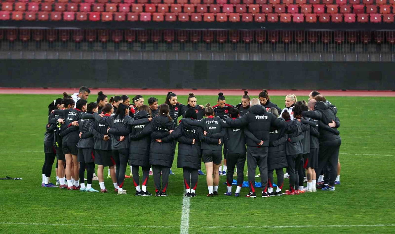 2027 FIFA KADINLAR DÜNYA KUPASI AVRUPA ELEMELERİ B LİGİ 2. GRUP'TA MÜCADELE EDEN KADIN A MİLLİ...