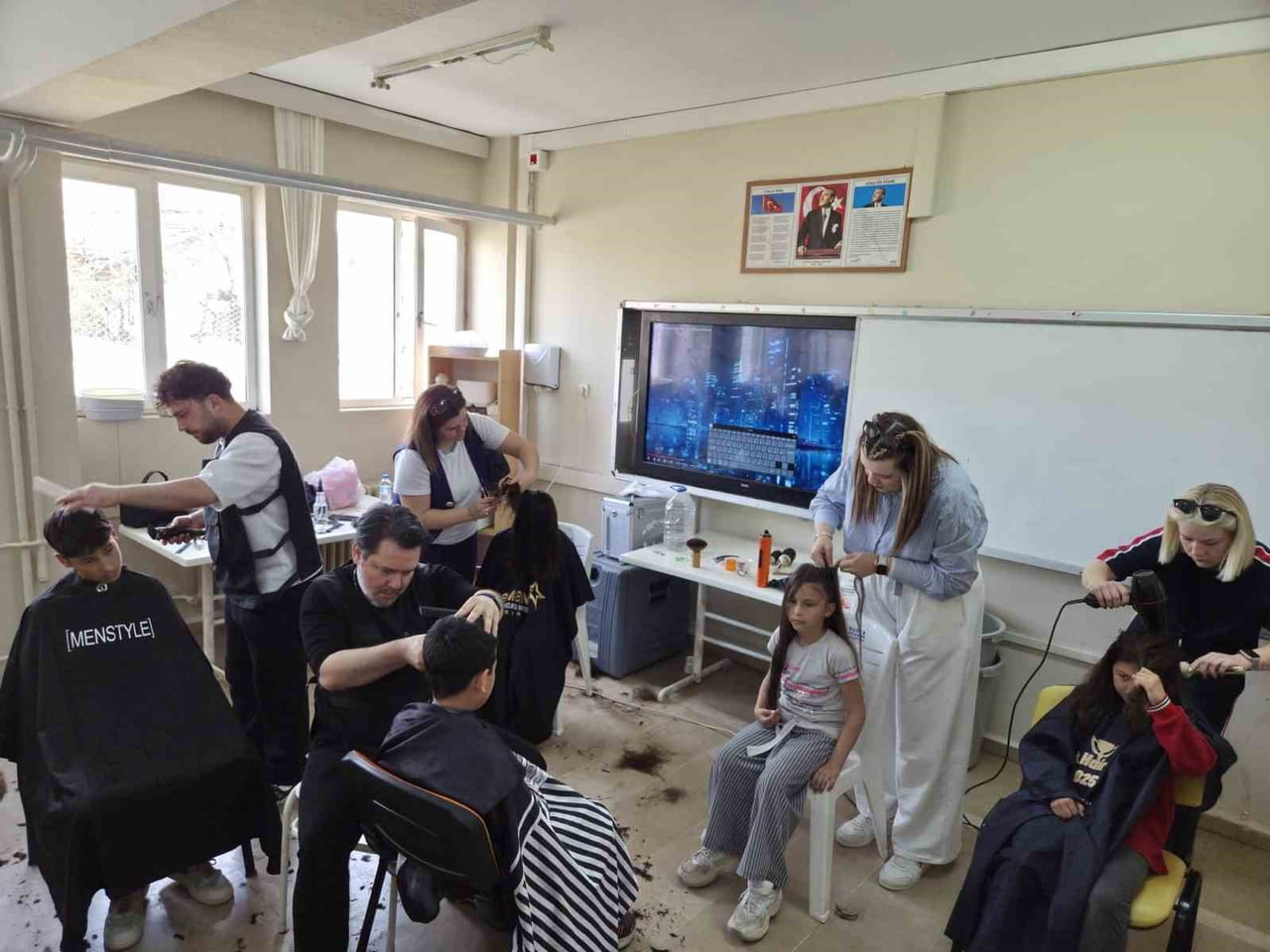 23 NİSAN ULUSAL EGEMENLİK VE ÇOCUK BAYRAMI ÖNCESİNDE ANLAMLI BİR SOSYAL SORUMLULUK PROJESİNE İMZA...