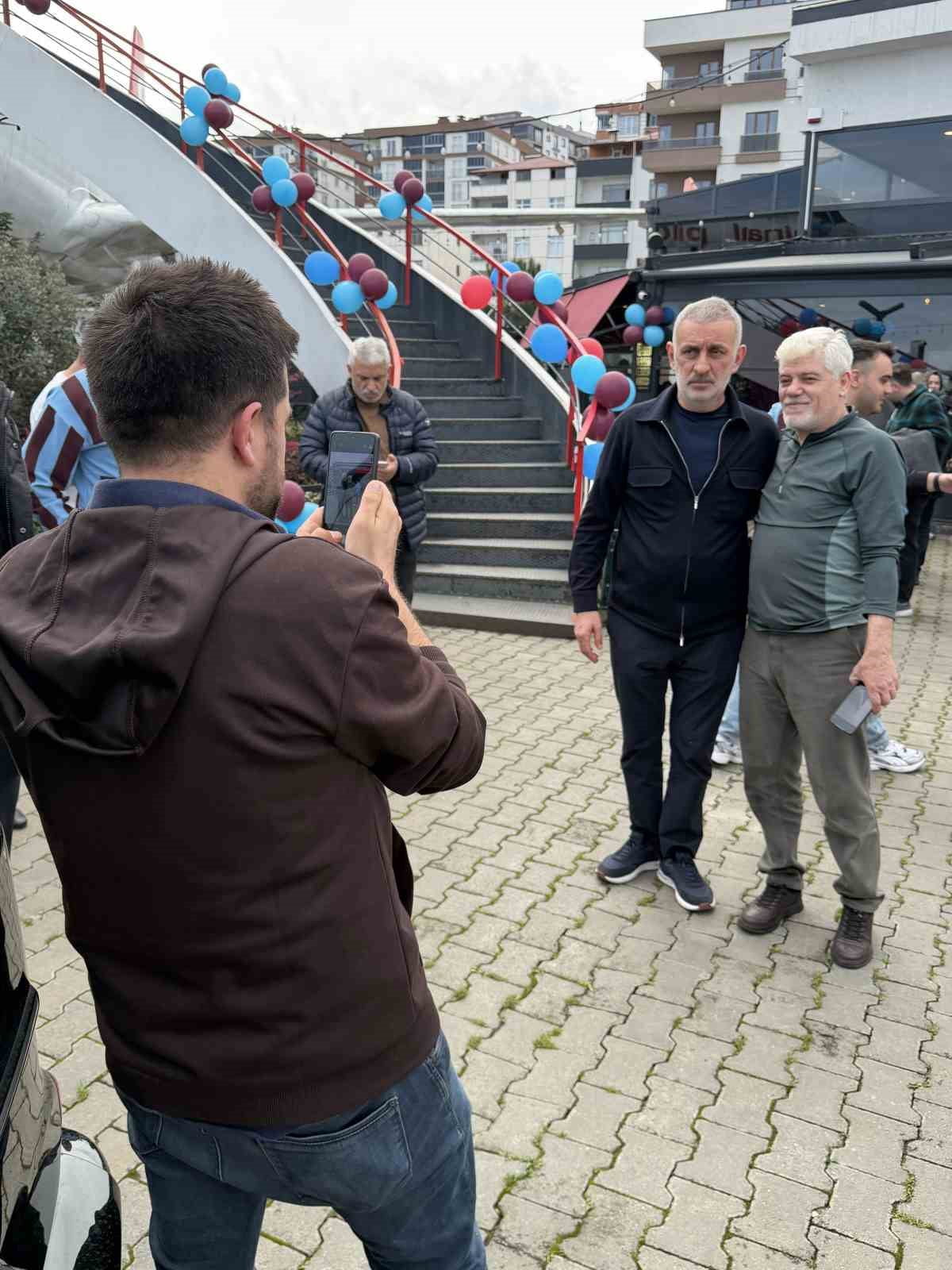 24 YIL ARADAN SONRA GELEN DÜNYA KUPASI BİLETİNİN GURURUYLA MEMLEKETİ TRABZON'A GİDEN TFF BAŞKANI...