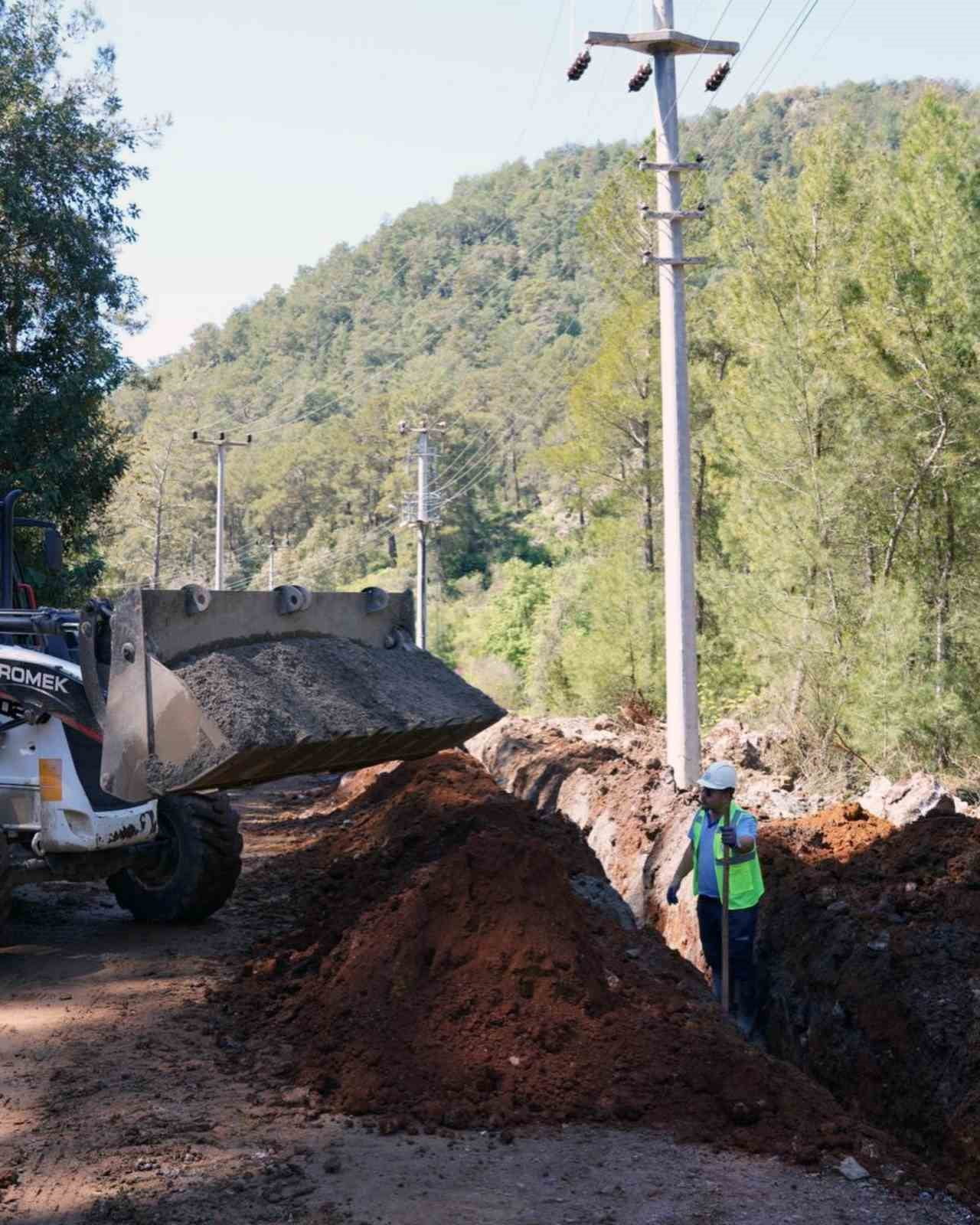 3 BİN 800 METRELİK SU İSALE HATTI YENİLENDİ