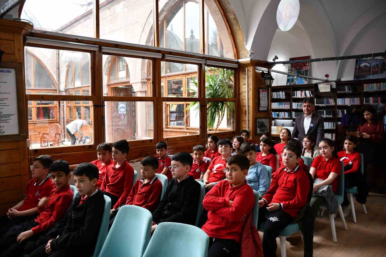 62. KÜTÜPHANE HAFTASI KAPSAMINDA VEZİRKÖPRÜ FAZIL AHMET PAŞA HALK KÜTÜPHANESİ TARAFINDAN ÇEŞİTLİ...