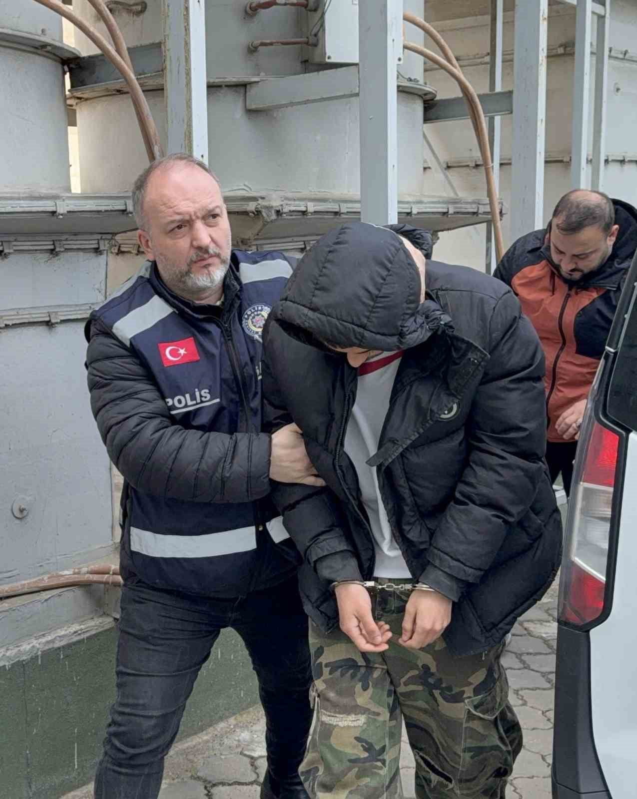 A.B.İ. ÇIKARILDIĞI MAHKEMECE TUTUKLANDI.