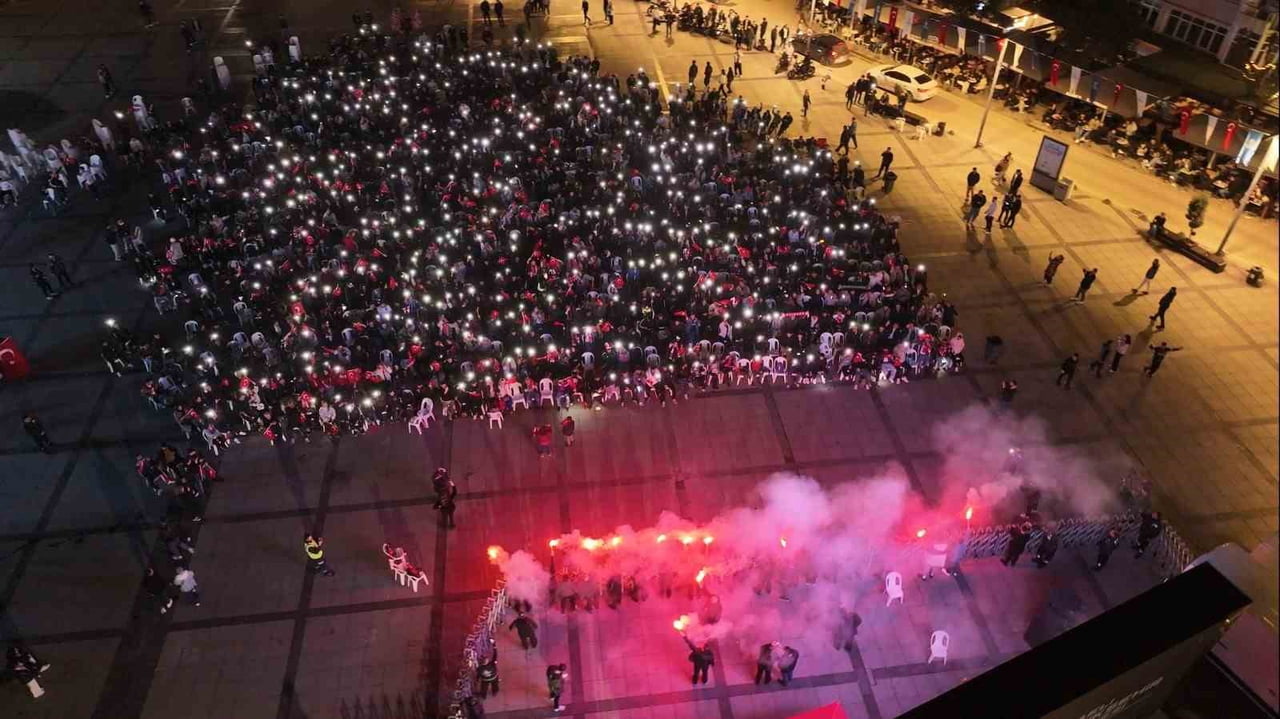 A MİLLİ FUTBOL TAKIMI'NIN, DEPLASMANDA KOSOVA KARŞISINDA ALDIĞI 1-0'LIK GALİBİYET İLE 2026 DÜNYA...