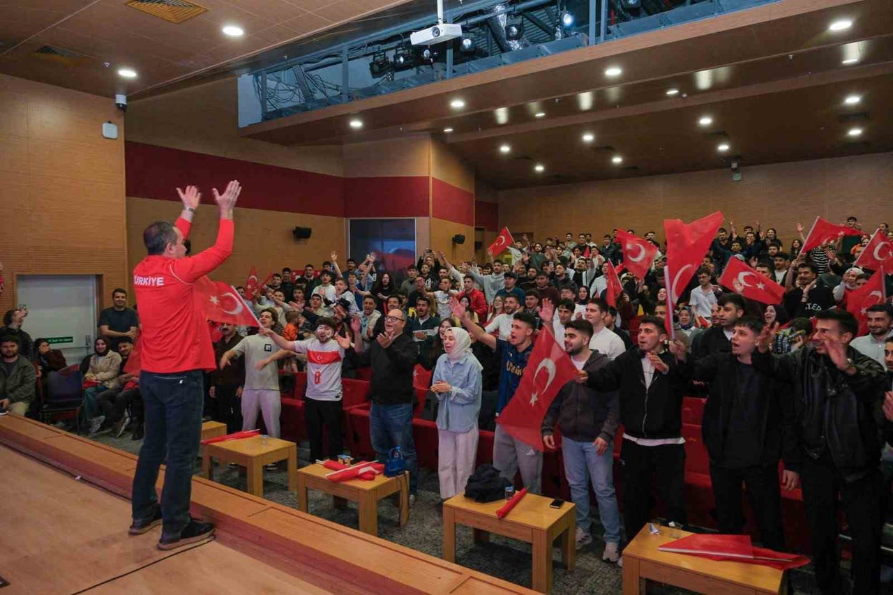 A MİLLİ FUTBOL TAKIMI’NIN  2026 FIFA DÜNYA KUPASI PLAY-OFF TURUNDA  KOSOVA’YI 1-0 MAĞLUP ETTİĞİ...