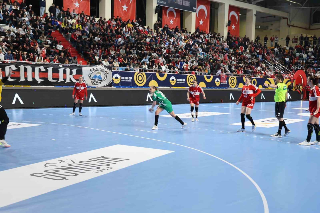 A MİLLİ KADIN HENTBOL TAKIMI, AKSARAY’DAKİ EURO CUP MAÇINDA MACARİSTAN’A 42-23 MAĞLUP...
