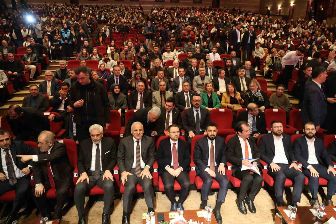 ADALET BAKANI AKIN GÜRLEK DİYARBAKIR'DA TÜGVA İHTİSAS AKADEMİSİ 26 LANSMANI PROGRAMINA...