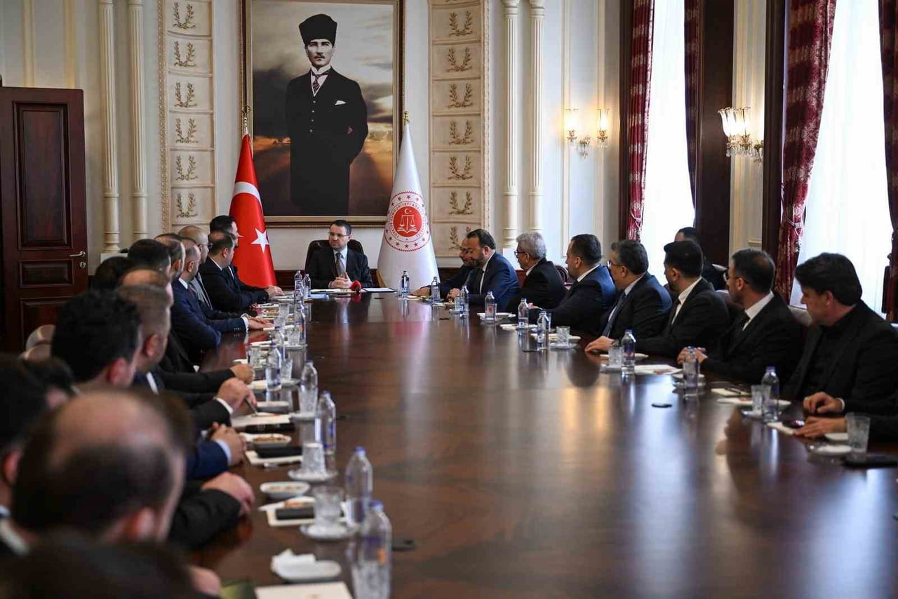 ADALET BAKANI AKIN GÜRLEK, NEVŞEHİRLİ İŞ İNSANLARI İLE BİR ARAYA GELDİ. ADALET BAKANI AKIN GÜRLEK...