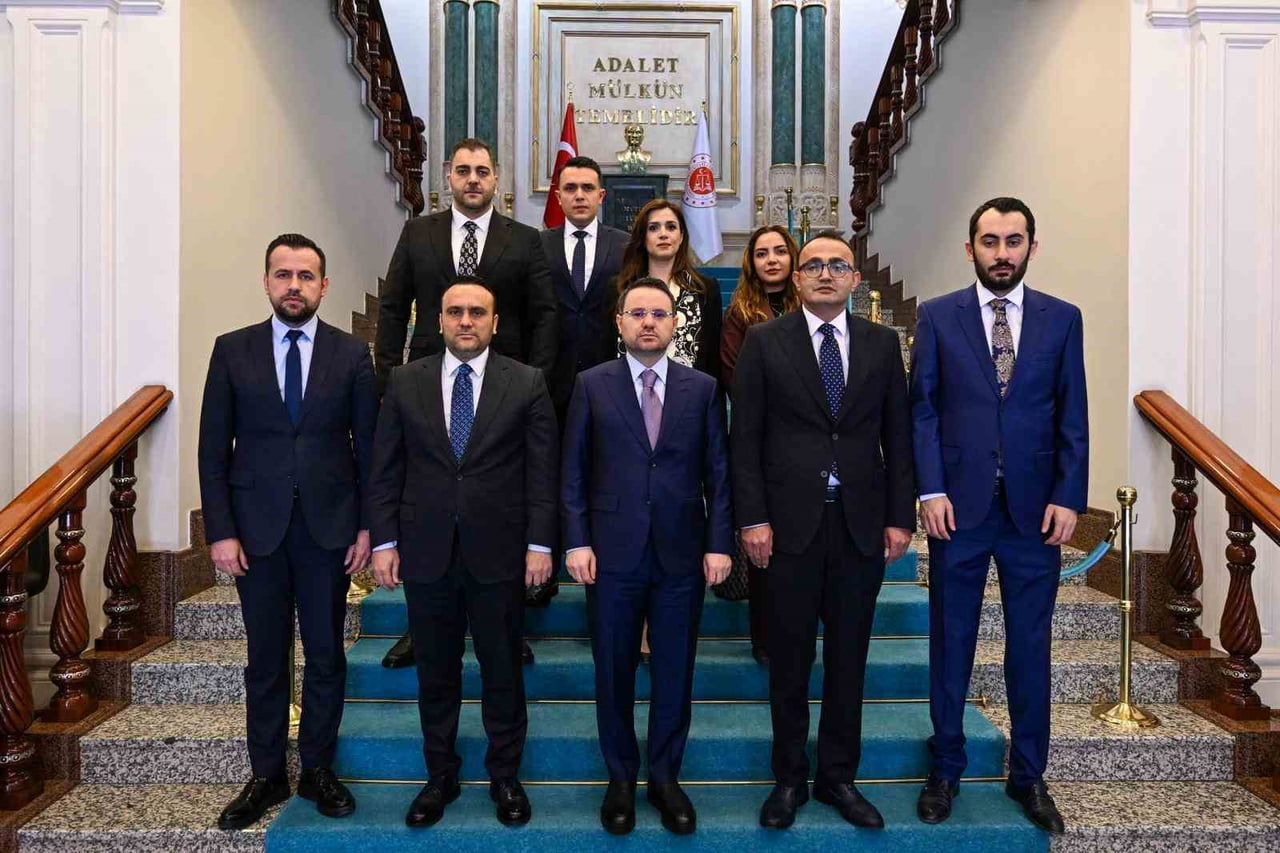 ADALET BAKANI AKIN GÜRLEK, TÜRK HUKUK ENSTİTÜSÜ HEYETİNİ KABUL ETTİ VE "YARGININ HIZLANDIRILMASI...