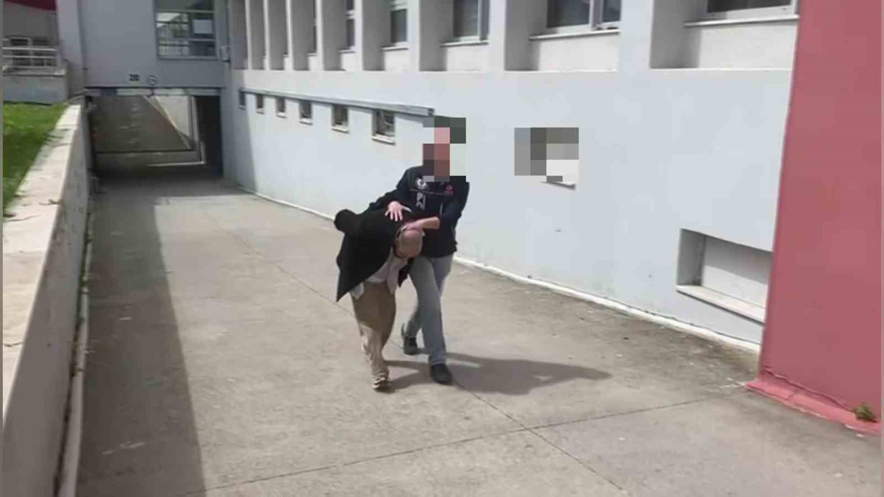 ADANA'DA BİR PANELVAN ARAÇ İÇERİSİNDEN 825 KİLO BONZAİ YAPIMINDA KULLANILAN 8 KİLO 250 GRAM...