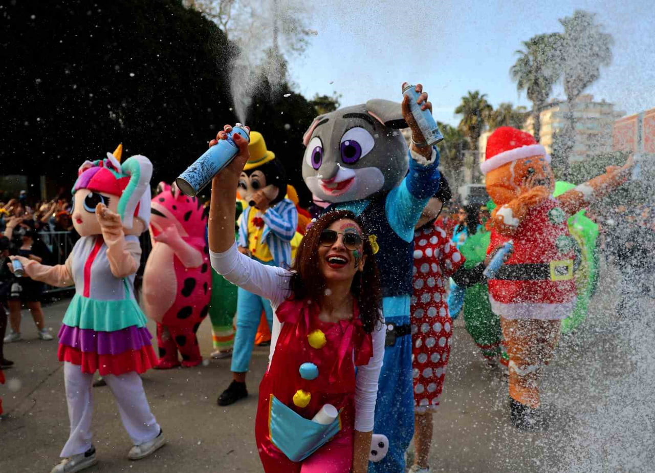 ADANA'DA BU SENE 14'ÜNCÜSÜ DÜZENLENEN PORTAKAL ÇİÇEĞİ KARNAVALI'NIN KORTEJİNE BİNLERCE KİŞİ...