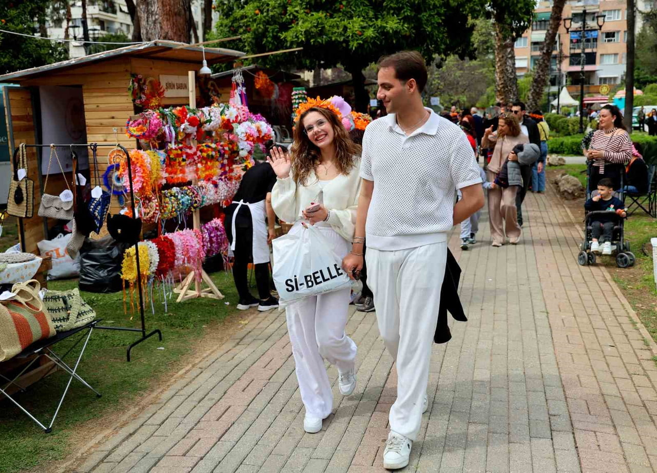 ADANA'DA BU SENE, 14'ÜNCÜSÜ DÜZENLENEN ULUSLARARASI PORTAKAL ÇİÇEĞİ KARNAVALI KAPILARINI...