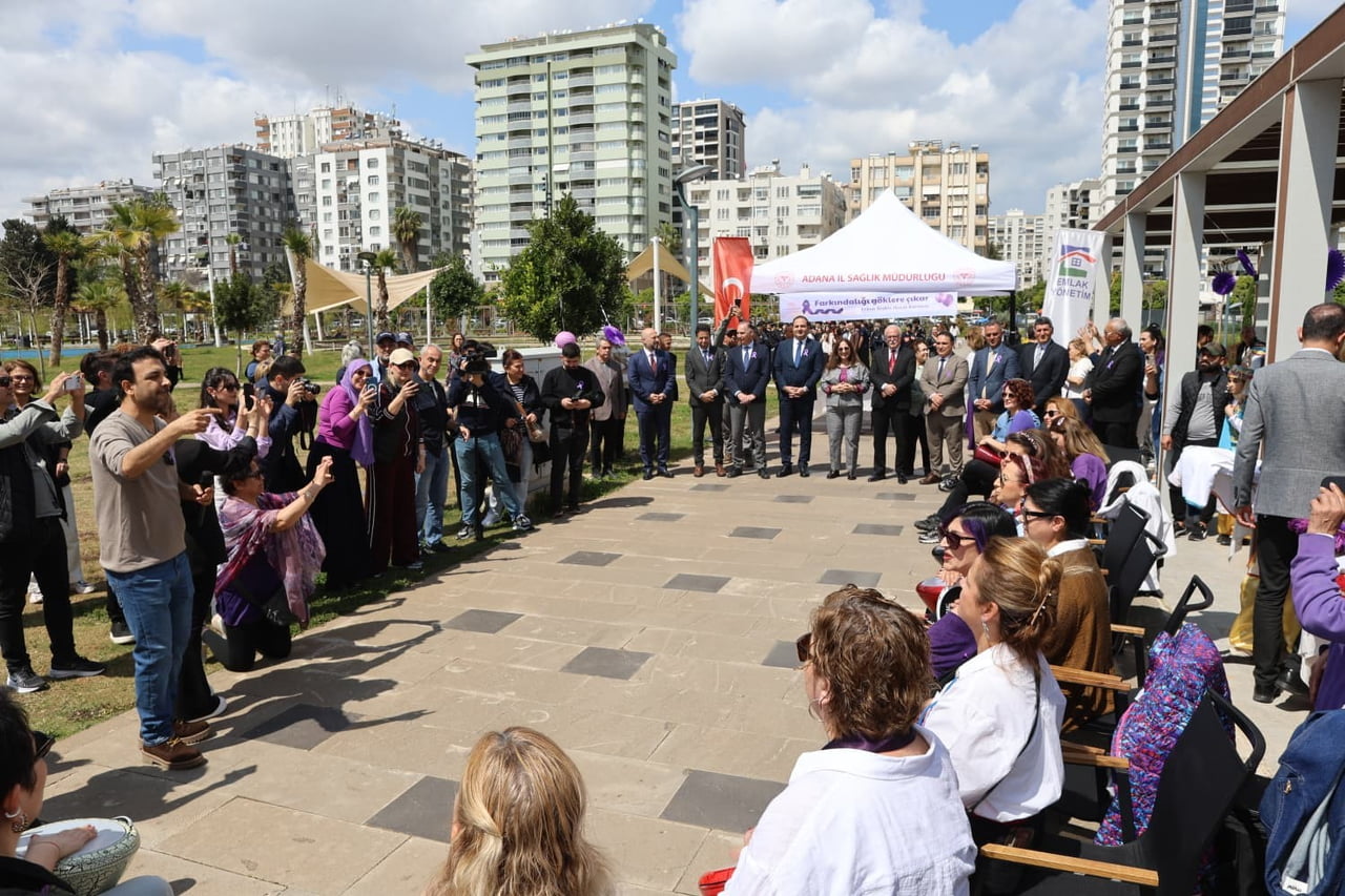 ADANA'DA KANSER TEDAVİSİ GÖREN HASTALARA MORAL VE FARKINDALIĞI ARTIRMAK İÇİN GÖKYÜZÜNE YÜZLERCE...