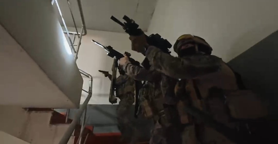 ADANA'DA NARKOTİK POLİSİNİN YAPTIĞI OPERASYONDA MİLYONLARCA UYUŞTURUCU HAP VE TONLARCA UYUŞTURUCU...