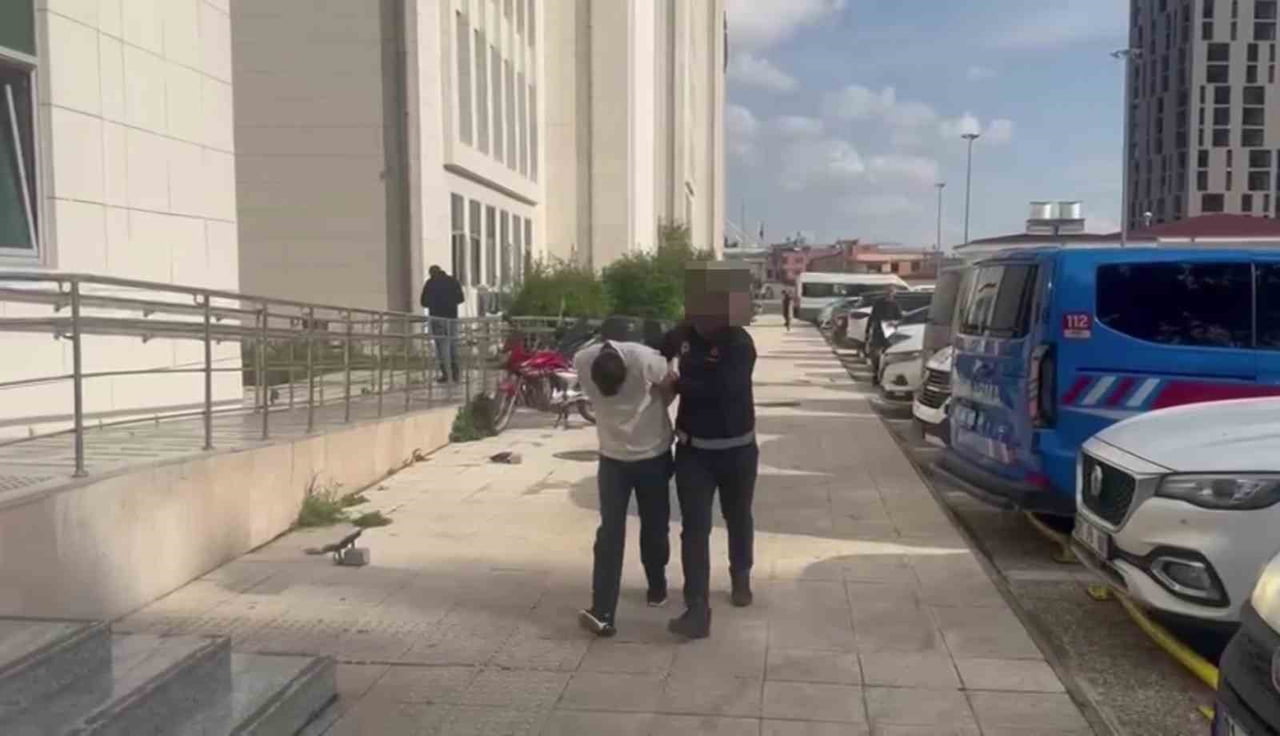 ADANA'DA UYUŞTURUCU MADDE TİCARETİ VE KULLANIMI SUÇUNDAN HAPİS CEZASI BULUNAN 32 FİRARİ HÜKÜMLÜ...