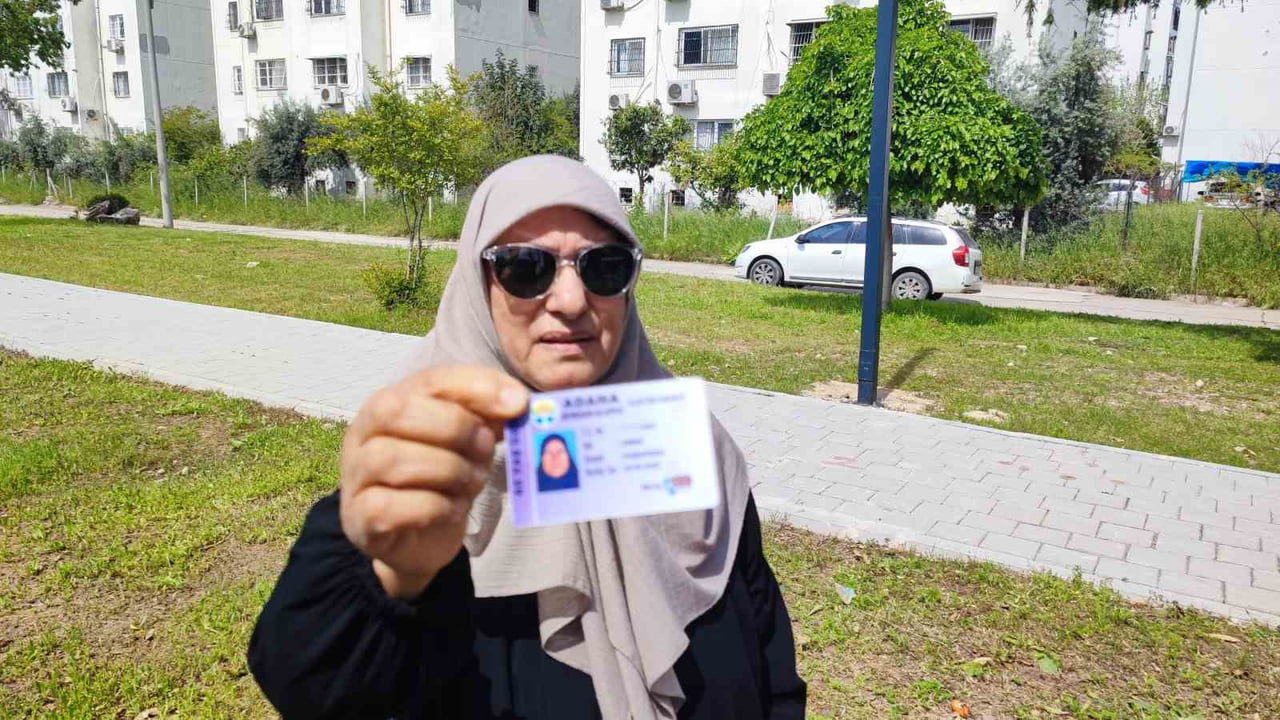 ADANA’DA 66 YAŞINDAKİ KADIN ÜCRETSİZ ULAŞIM KARTI OLMASINA RAĞMEN TOPLU TAŞIMA SÜRÜCÜSÜ TARAFINDAN...