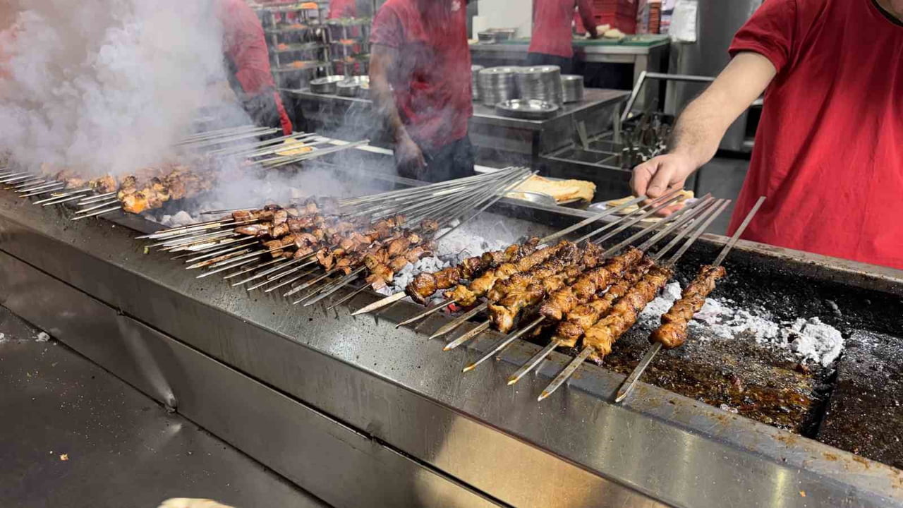 ADANA’DA BU SENE 14’ÜNCÜSÜ DÜZENLENEN ULUSLARARASI PORTAKAL ÇİÇEĞİ KARNAVALI ESNAFA CAN SUYU...