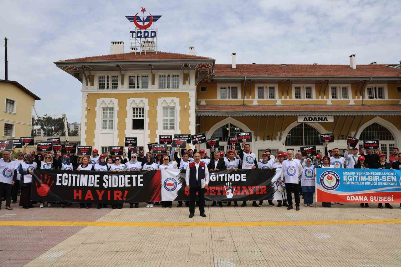 ADANA’DA EĞİTİM-BİR-SEN ÜYELERİ, SİVEREK AHMET KOYUNCU MESLEKİ VE TEKNİK ANADOLU LİSESİ’NDE...
