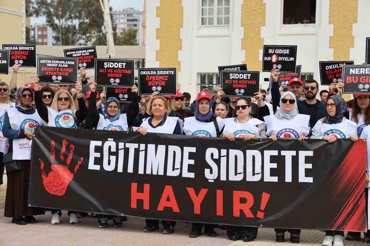 ADANA’DA EĞİTİM-BİR-SEN ÜYELERİ, SİVEREK AHMET KOYUNCU MESLEKİ VE TEKNİK ANADOLU LİSESİ’NDE...