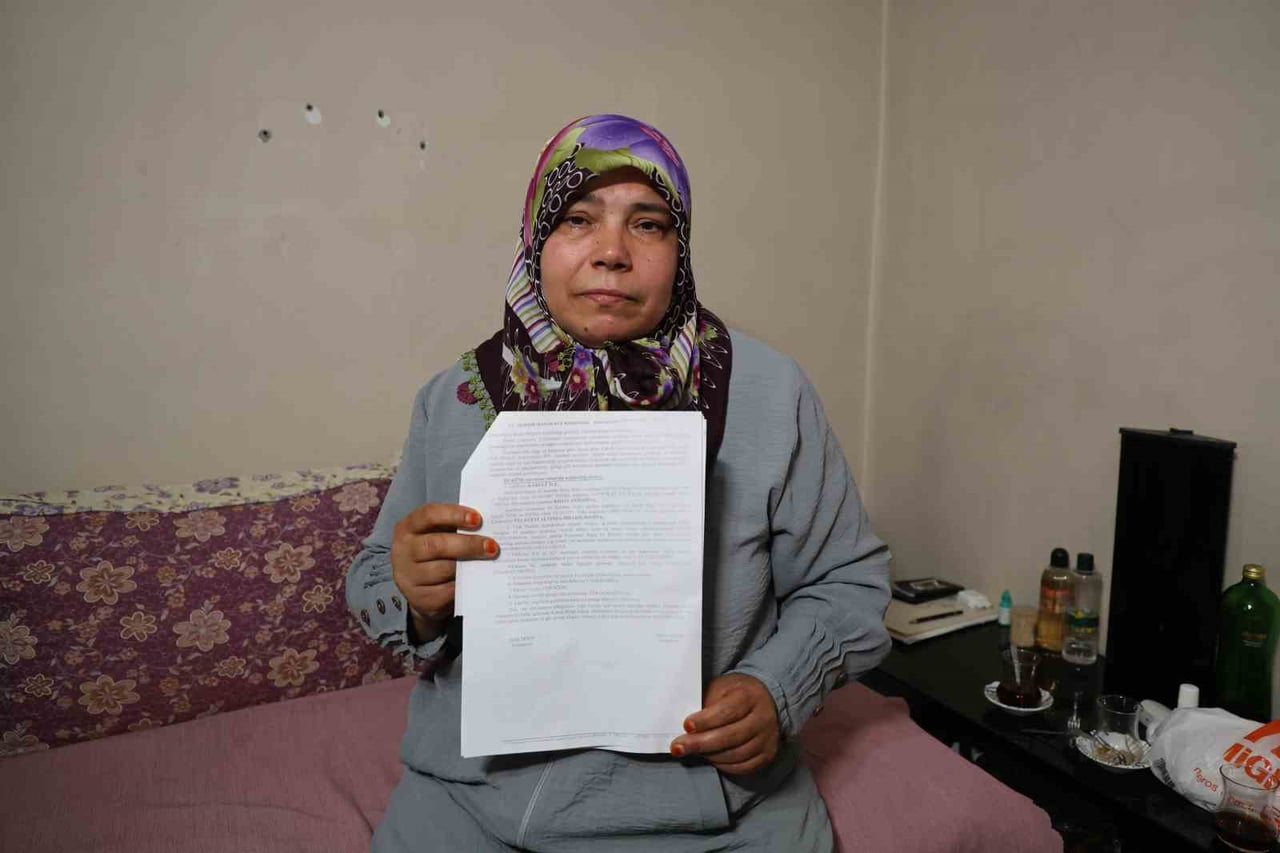 ADANA’DA SÜREKLİ EVDEN KAÇAN BİPOLAR BOZUKLUK RAHATSIZLIĞI BULUNAN 3 ÇOCUKLU KADININ ANNESİ...