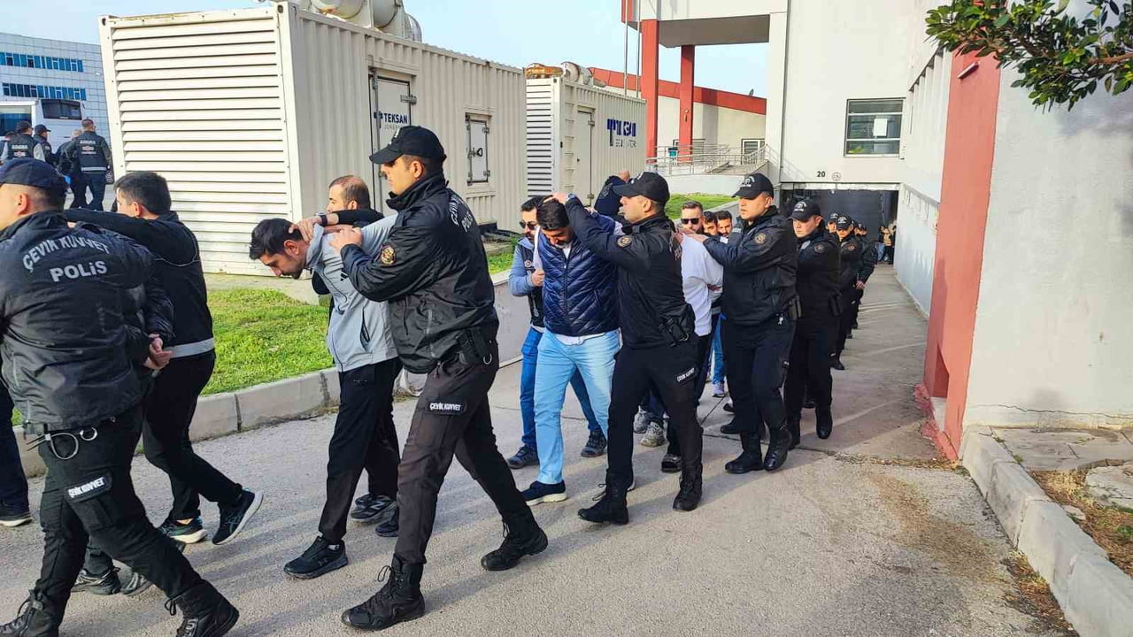 ADANA EMNİYET MÜDÜRLÜĞÜ TARAFINDAN, ADANA MERKEZLİ 8 İLDE "BAYĞARALAR" SUÇ ÖRGÜTÜNE YÖNELİK...