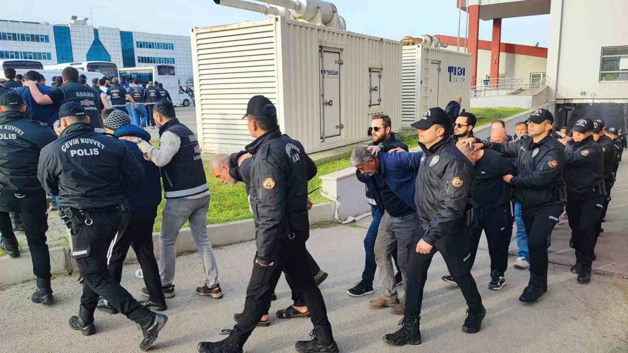 ADANA EMNİYET MÜDÜRLÜĞÜ TARAFINDAN, ADANA MERKEZLİ 8 İLDE "BAYĞARALAR" SUÇ ÖRGÜTÜNE YÖNELİK...