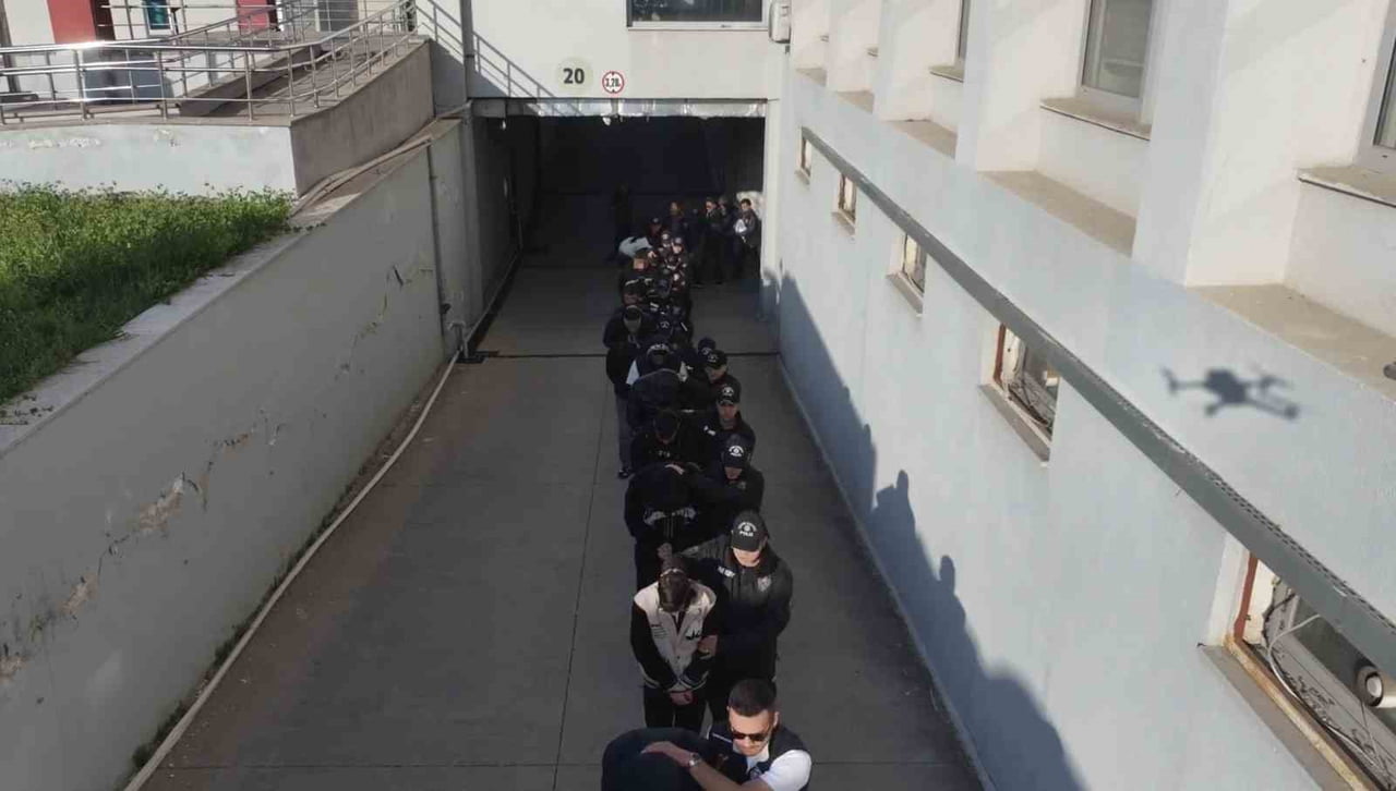 ADANA MERKEZLİ 22 İLDE "YASA DIŞI BAHİS" VE "SUÇ GELİRLERİNİN AKLANMASI" SUÇUNA YÖNELİK DÜZENLENEN...