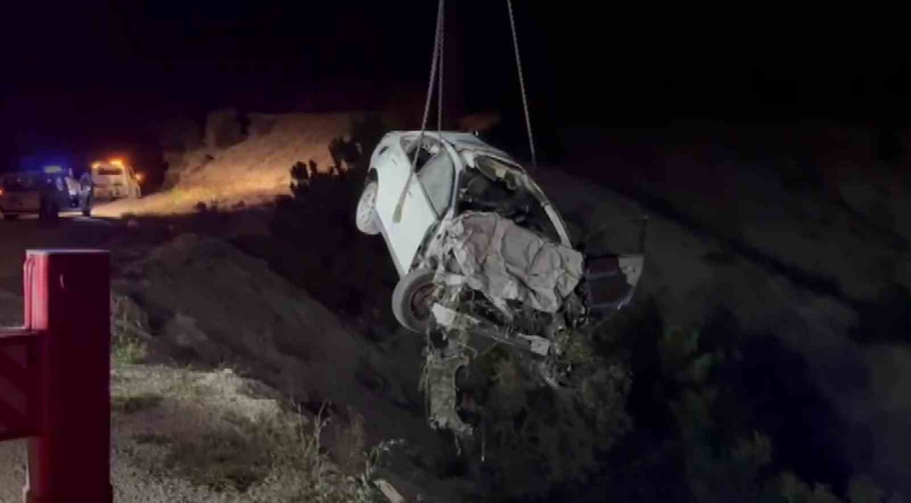 ADANA MERKEZLİ 8 İLDE DEPREMDE AĞIR HASAR GÖREN ARAÇ ÜZERİNDEN ‘CHANGE' YAPARAK PİYASA ARAÇLARI...