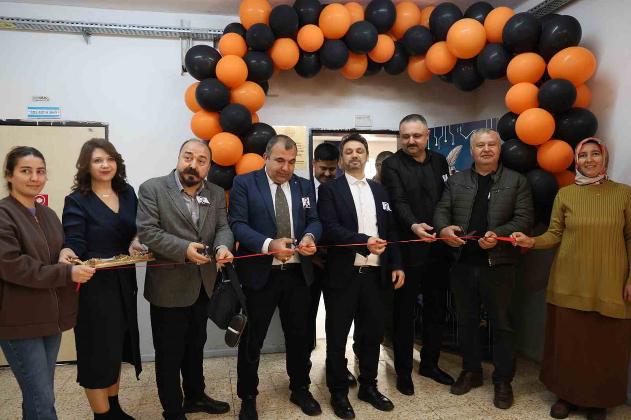 ADANA’NIN KOZAN İLÇESİNDE, DÜNYA TARİHİNE ÖNEMLİ KAZILARDA ARKEOLOJİ ADINDA İLKLERİ BAŞARAN...