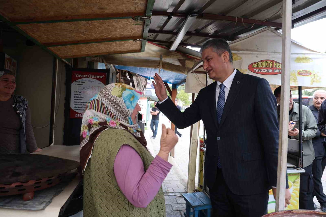 ADANA’NIN KOZAN İLÇESİNDE TEMASLARDA BULUNAN ADANA VALİSİ MUSTAFA YAVUZ, İLÇE PROTOKOLÜYLE...