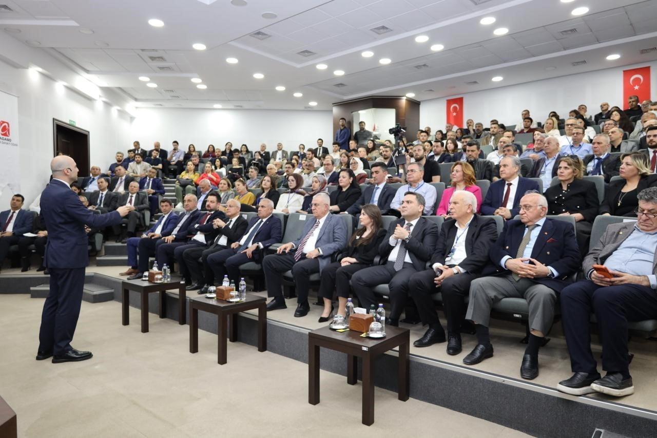 ADANA SANAYİ ODASI (ADASO) EV SAHİPLİĞİNDE DÜZENLENEN "KOBİ’LER İÇİN DESTEK VE DÖNÜŞÜM...