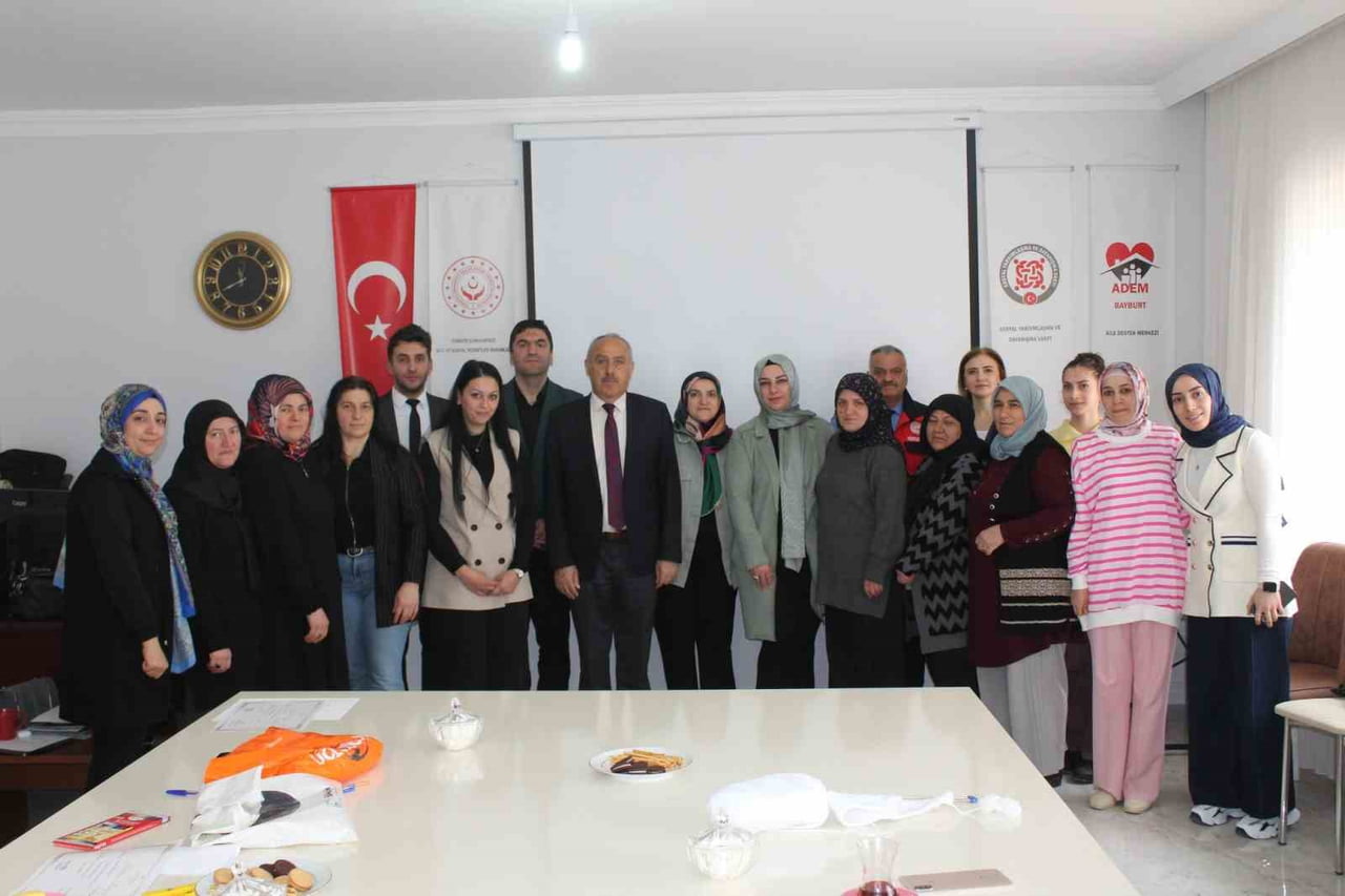 ADEM KURSİYERLERİ 9 HAFTALIK AİLE EĞİTİM PROGRAMINI TAMAMLADI