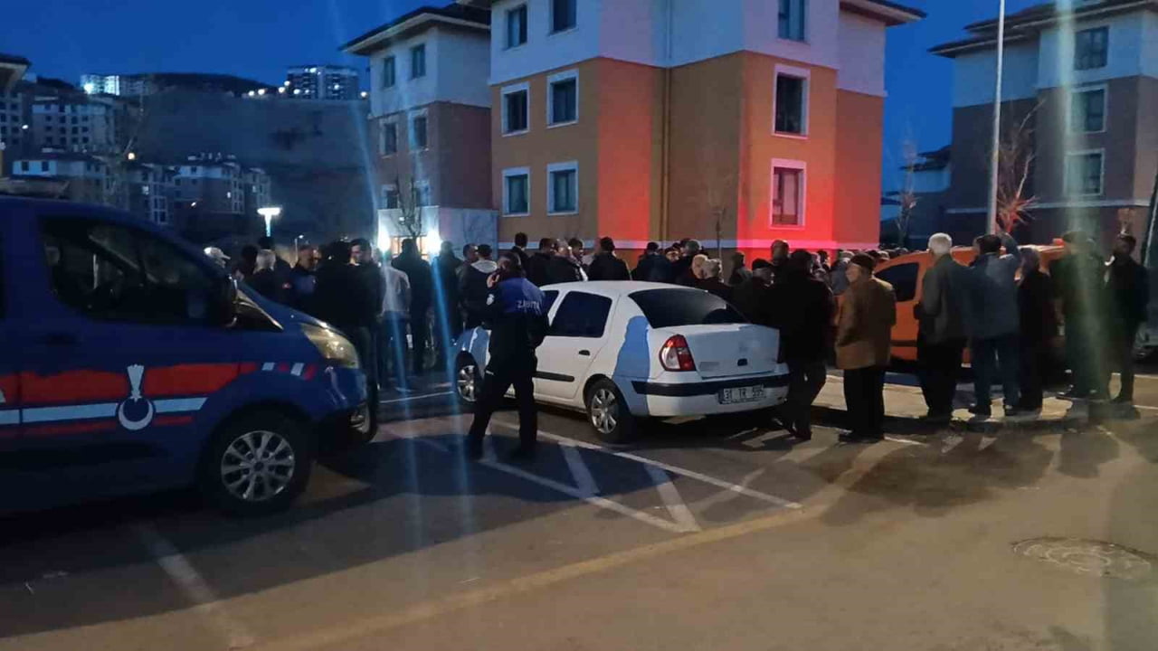 ADIYAMAN'IN GÖLBAŞI İLÇESİNDE GÜVERCİN BESLEYEN ŞAHIS MERDİVEN BOŞLUĞUNA DÜŞEREK HAYATINI...