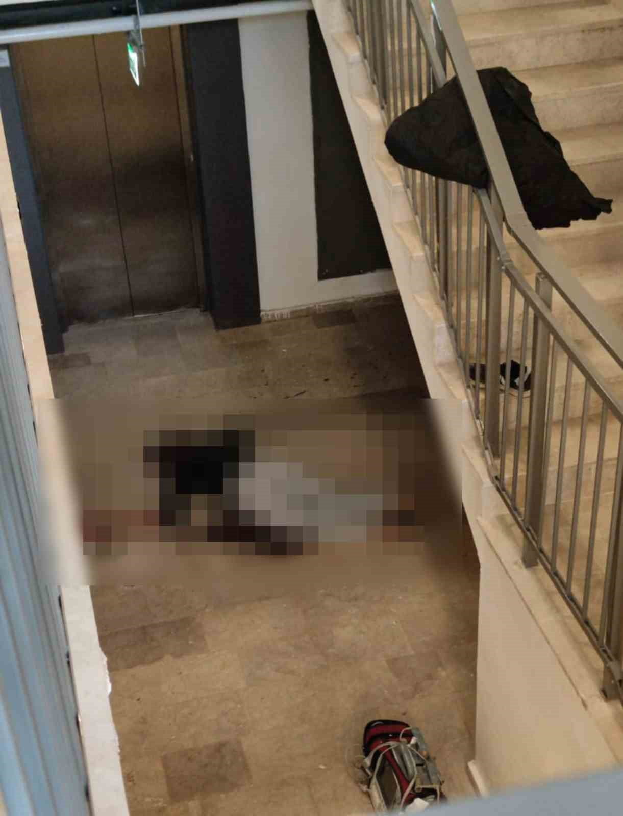 ADIYAMAN'IN GÖLBAŞI İLÇESİNDE GÜVERCİN BESLEYEN ŞAHIS MERDİVEN BOŞLUĞUNA DÜŞEREK HAYATINI...