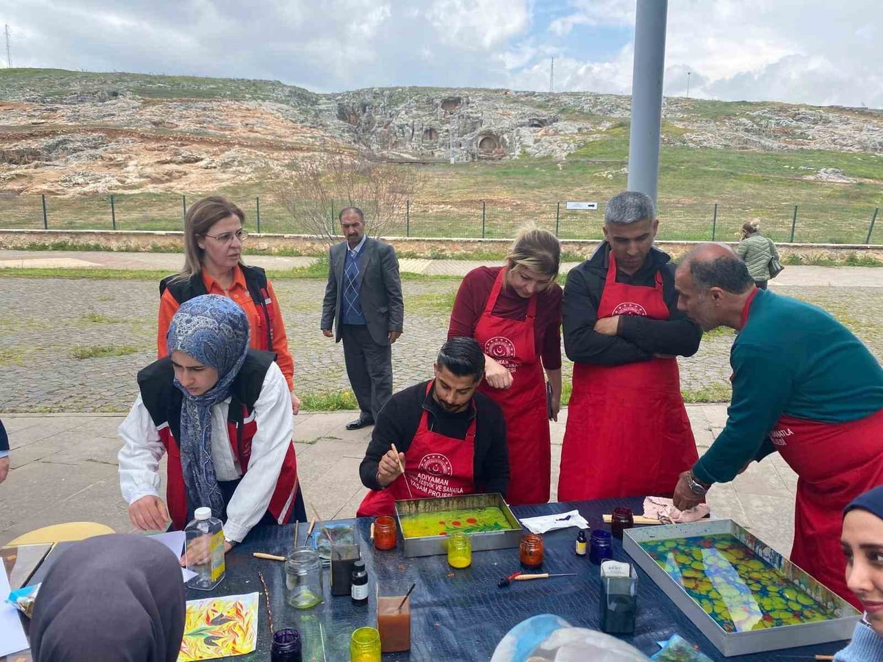 ADIYAMAN AİLE VE SOSYAL HİZMETLER İL MÜDÜRLÜĞÜ TARAFINDAN SANATA TEŞVİK VE SANATLA YAŞAM PROGRAMI...