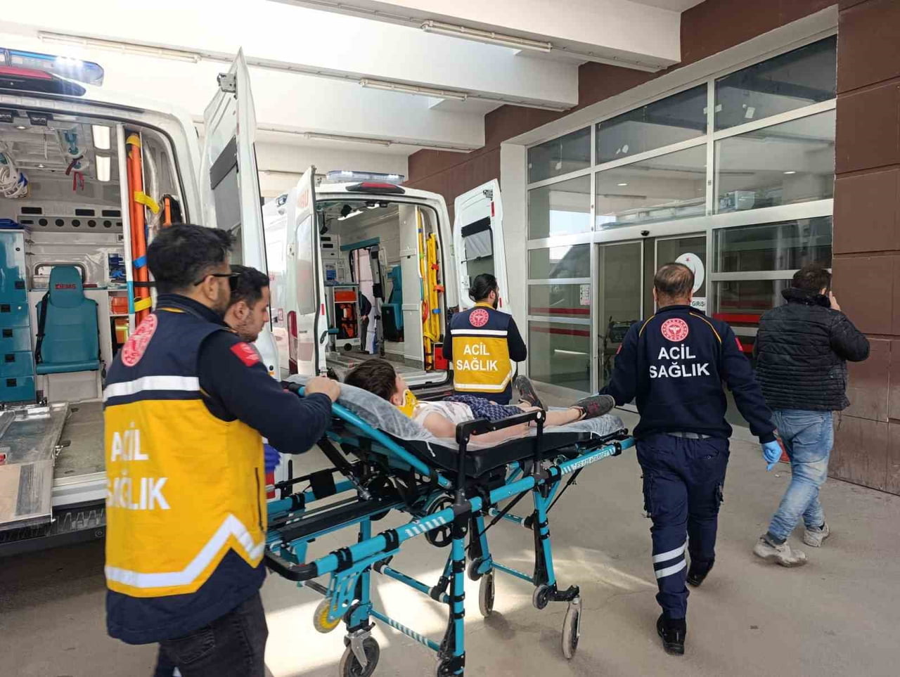 ADIYAMAN’DA MOTOSİKLETİN ÇARPTIĞI YABANCI UYRUKLU BİSİKLET SÜRÜCÜSÜ YARALANDI.