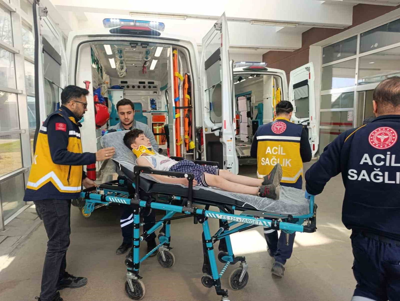 ADIYAMAN’DA MOTOSİKLETİN ÇARPTIĞI YABANCI UYRUKLU BİSİKLET SÜRÜCÜSÜ YARALANDI.